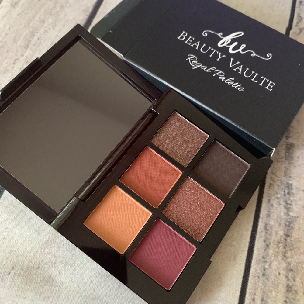 New BEAUTY VAULTE Eyeshadow Palette 0.38 Oz